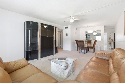 Condo in Clearwater, Florida, 2 bedrooms № 2233736 - photo 4