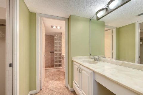Copropriété à vendre à Sarasota, Floride: 2 chambres, 123.93 m2 № 2150117 - photo 21