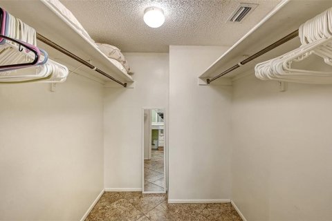 Copropriété à vendre à Sarasota, Floride: 2 chambres, 123.93 m2 № 2150117 - photo 23