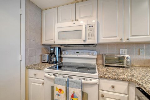 Copropriété à vendre à Sarasota, Floride: 2 chambres, 123.93 m2 № 2150117 - photo 15
