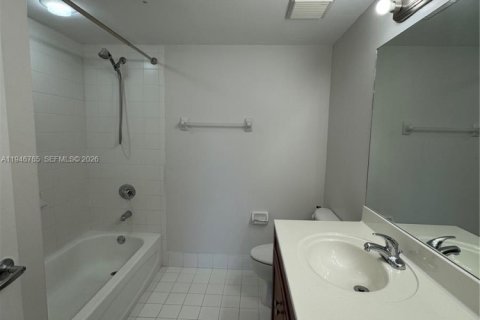 Condo in Miami, Florida, 2 bedrooms  № 2088991 - photo 21