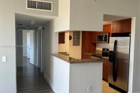 Condo in Miami, Florida, 2 bedrooms  № 2088991 - photo 2