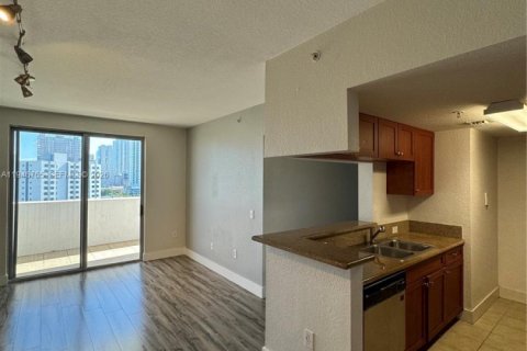 Condo in Miami, Florida, 2 bedrooms  № 2088991 - photo 5