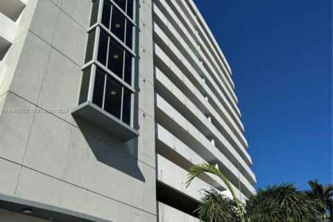 Condo in Miami, Florida, 2 bedrooms  № 2088991 - photo 30