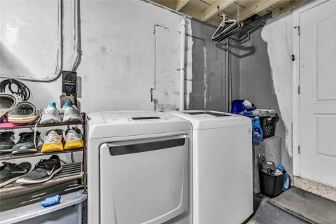 House in Hollywood, Florida 2 bedrooms, 108.14 sq.m. № 2067457 - photo 22