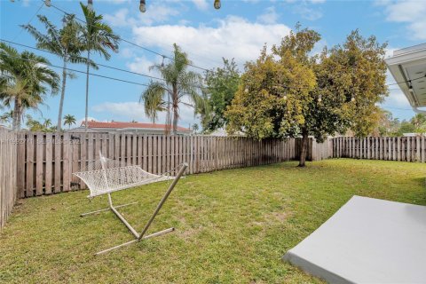 House in Hollywood, Florida 2 bedrooms, 108.14 sq.m. № 2067457 - photo 29