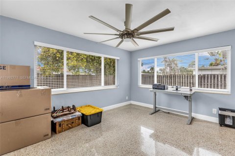 House in Hollywood, Florida 2 bedrooms, 108.14 sq.m. № 2067457 - photo 17