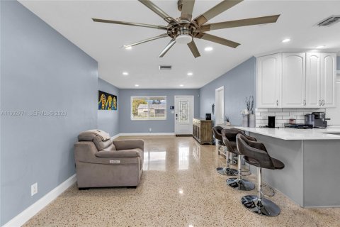 House in Hollywood, Florida 2 bedrooms, 108.14 sq.m. № 2067457 - photo 20