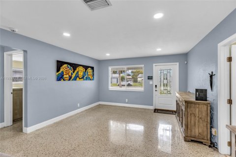 House in Hollywood, Florida 2 bedrooms, 108.14 sq.m. № 2067457 - photo 6