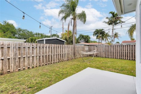 House in Hollywood, Florida 2 bedrooms, 108.14 sq.m. № 2067457 - photo 26