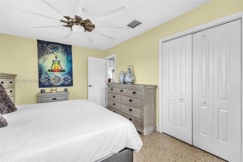 House in Hollywood, Florida 2 bedrooms, 108.14 sq.m. № 2067457 - photo 10