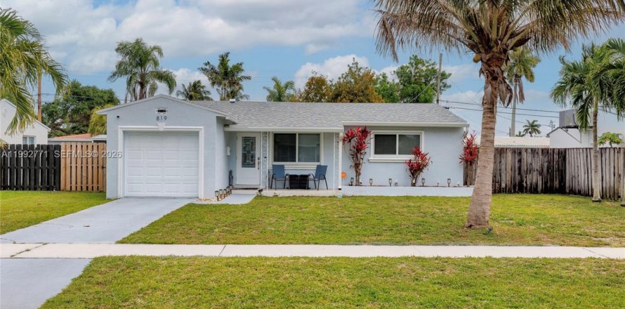 House in Hollywood, Florida 2 bedrooms, 108.14 sq.m. № 2067457