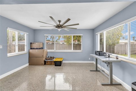 House in Hollywood, Florida 2 bedrooms, 108.14 sq.m. № 2067457 - photo 19