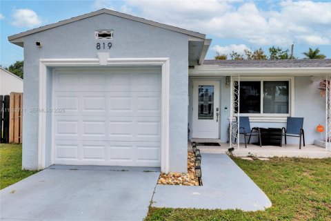 House in Hollywood, Florida 2 bedrooms, 108.14 sq.m. № 2067457 - photo 23