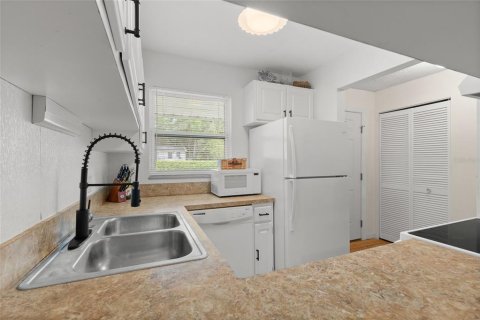 Купить кондоминиум в Деланд, Флорида 9 комнат, 86.4м2, № 2097775 - фото 12