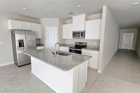 House in Dundee, Florida 4 bedrooms, 185.8 sq.m. № 2285215 - photo 5
