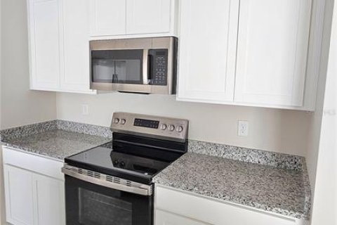 House in Dundee, Florida 4 bedrooms, 185.8 sq.m. № 2285215 - photo 6