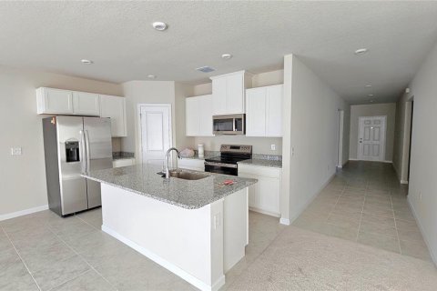 House in Dundee, Florida 4 bedrooms, 185.8 sq.m. № 2285215 - photo 4