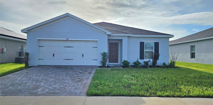 House in Dundee, Florida 4 bedrooms, 185.8 sq.m. № 2285215