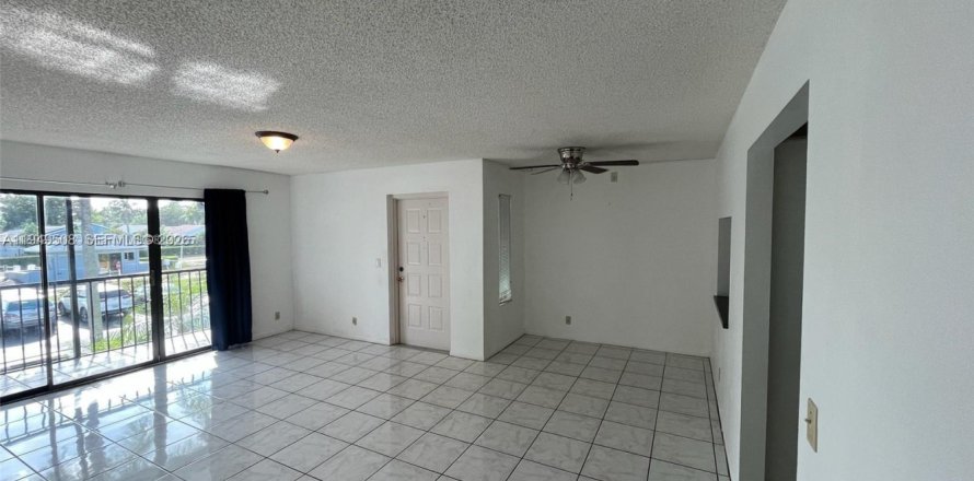 Кондоминиум с 2 спальнями в Уэст-Палм-Бич, Флорида № 2005195