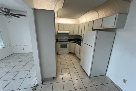 Снять в аренду кондоминиум в Уэст-Палм-Бич, Флорида 2 спальни, 103.21м2, № 2005195 - фото 4