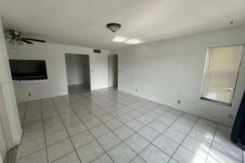 Снять в аренду кондоминиум в Уэст-Палм-Бич, Флорида 2 спальни, 103.21м2, № 2005195 - фото 2