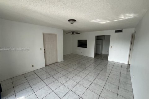 Снять в аренду кондоминиум в Уэст-Палм-Бич, Флорида 2 спальни, 103.21м2, № 2005195 - фото 3