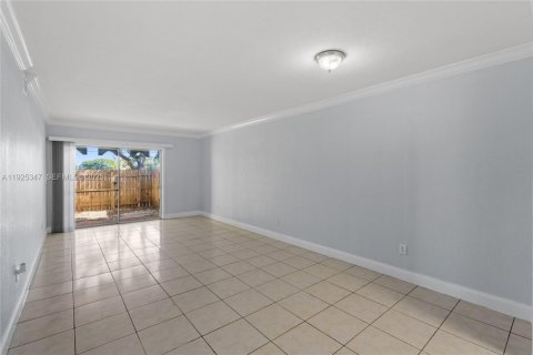 Condo in North Miami Beach, Florida, 2 bedrooms № 1987667 - photo 23