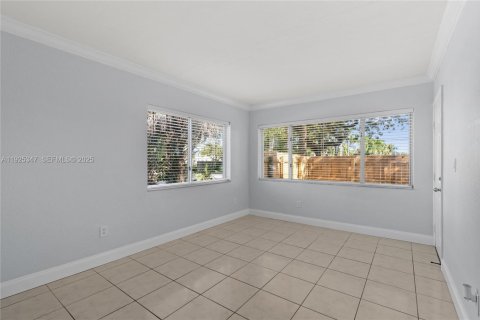 Condo in North Miami Beach, Florida, 2 bedrooms № 1987667 - photo 17