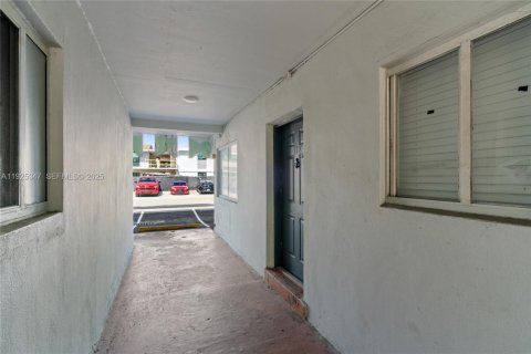 Condo in North Miami Beach, Florida, 2 bedrooms № 1987667 - photo 30