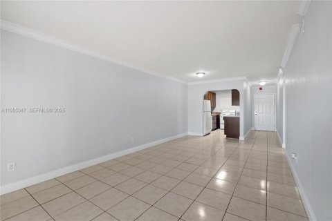 Condo in North Miami Beach, Florida, 2 bedrooms № 1987667 - photo 8