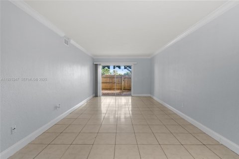 Condo in North Miami Beach, Florida, 2 bedrooms № 1987667 - photo 22