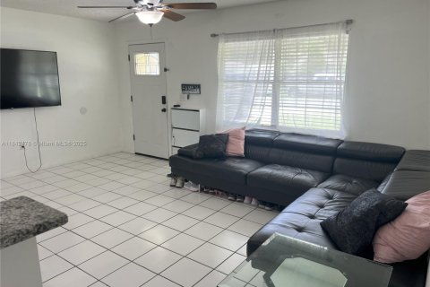 Casa en venta en Zephyrhills, Florida, 4 dormitorios, 200.2 m2 № 1957703 - foto 16