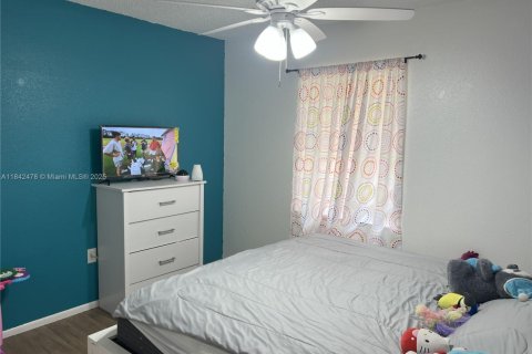 Casa en venta en Zephyrhills, Florida, 4 dormitorios, 200.2 m2 № 1957703 - foto 19