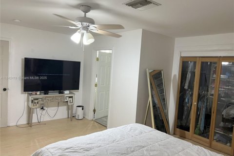 Casa en venta en Zephyrhills, Florida, 4 dormitorios, 200.2 m2 № 1957703 - foto 22