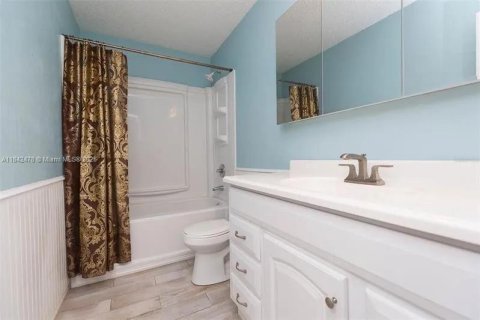 Casa en venta en Zephyrhills, Florida, 4 dormitorios, 200.2 m2 № 1957703 - foto 4