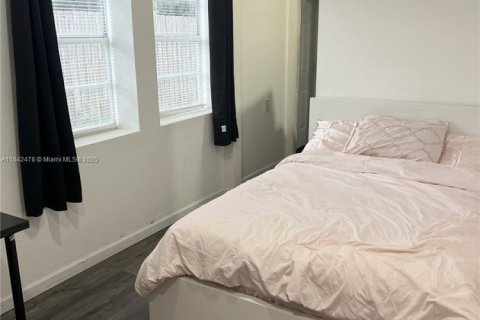 Casa en venta en Zephyrhills, Florida, 4 dormitorios, 200.2 m2 № 1957703 - foto 10