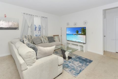 Casa en venta en Auburndale, Florida, 5 dormitorios, 251.21 m2 № 2143874 - foto 11