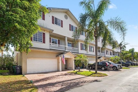 Townhouse in Palmetto, Florida 4 bedrooms, 241.92 sq.m. № 2127104 - photo 3
