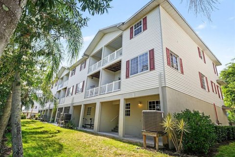 Townhouse in Palmetto, Florida 4 bedrooms, 241.92 sq.m. № 2127104 - photo 4