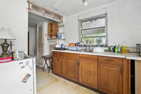 House in Pinellas Park, Florida 1 bedroom, 59.46 sq.m. № 1907946 - photo 6