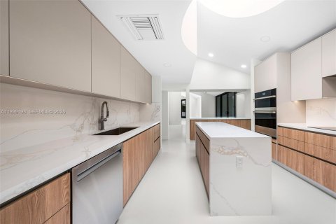 Casa en alquiler en Coral Gables, Florida, 5 dormitorios, 439.89 m2 № 2088558 - foto 8