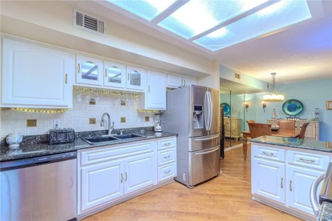 Townhouse in Ormond Beach, Florida 3 bedrooms, 182.27 sq.m. № 2157345 - photo 10