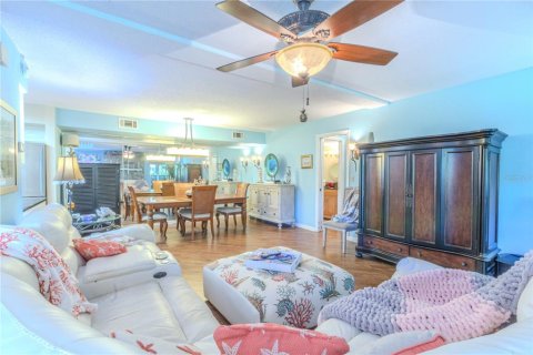 Townhouse in Ormond Beach, Florida 3 bedrooms, 182.27 sq.m. № 2157345 - photo 4