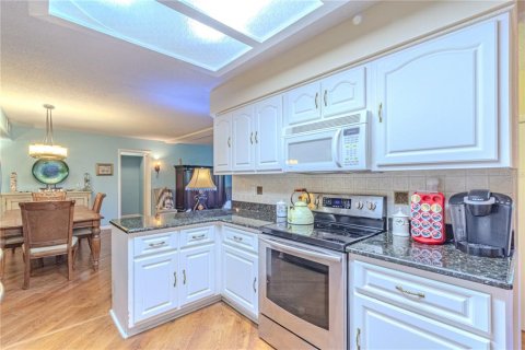 Townhouse in Ormond Beach, Florida 3 bedrooms, 182.27 sq.m. № 2157345 - photo 11