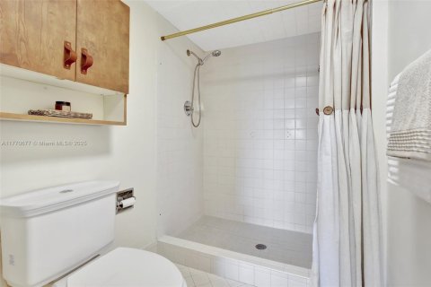 Condo in Pembroke Pines, Florida, 2 bedrooms  № 1712401 - photo 23