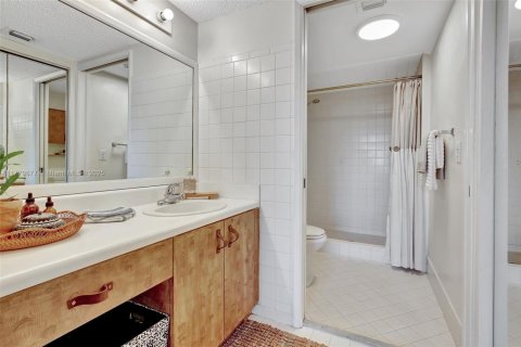 Condo in Pembroke Pines, Florida, 2 bedrooms  № 1712401 - photo 22