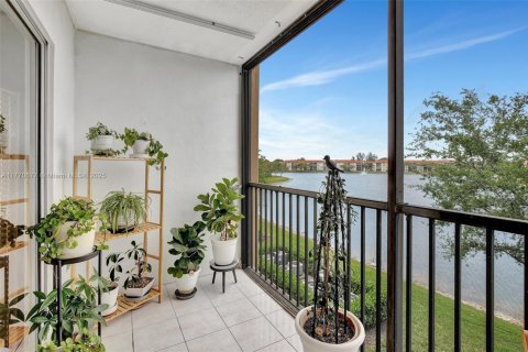 Condo in Pembroke Pines, Florida, 2 bedrooms  № 1712401 - photo 4