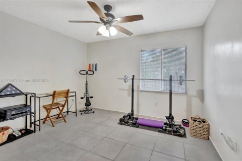 Condo in Pembroke Pines, Florida, 2 bedrooms  № 1712401 - photo 13