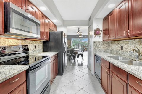 Condo in Pembroke Pines, Florida, 2 bedrooms  № 1712401 - photo 9